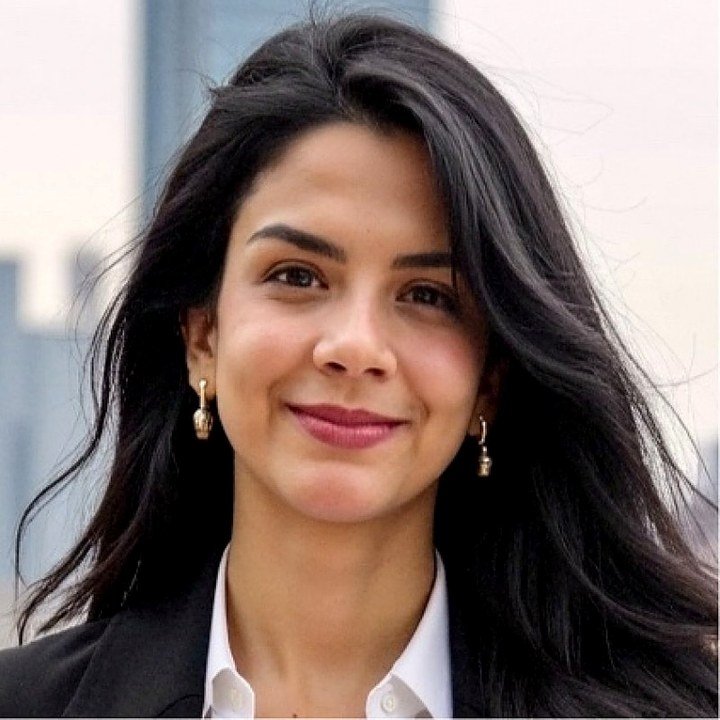 Alexandra Álvarez Rivera, abogada especialista en derecho público